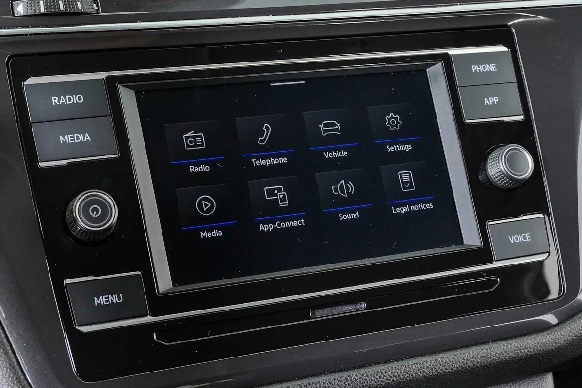 2023 VOLKSWAGEN TIGUAN S thumbnail 13