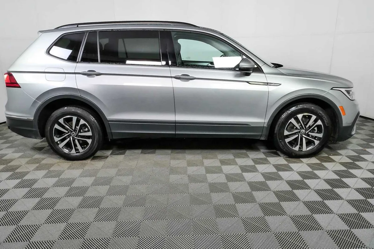 2023 VOLKSWAGEN TIGUAN S thumbnail 2