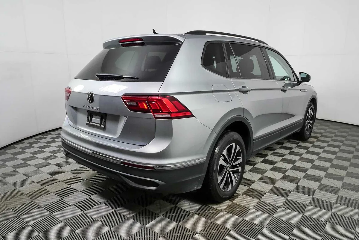 2023 VOLKSWAGEN TIGUAN S thumbnail 3