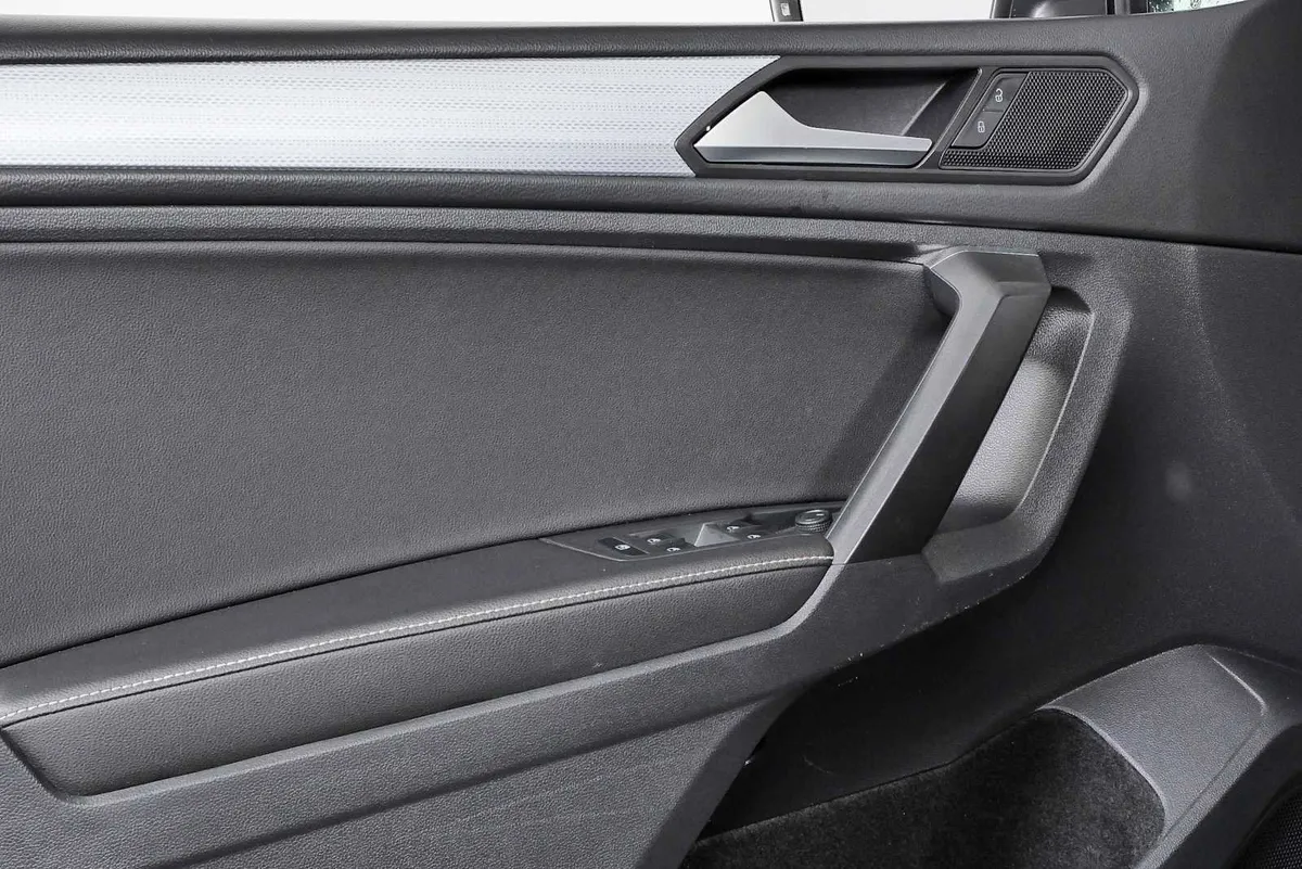 2023 VOLKSWAGEN TIGUAN S thumbnail 6