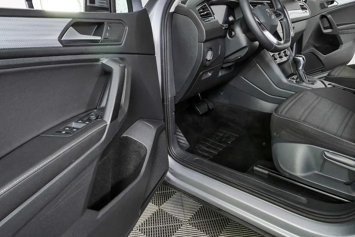 2023 VOLKSWAGEN TIGUAN S thumbnail 7