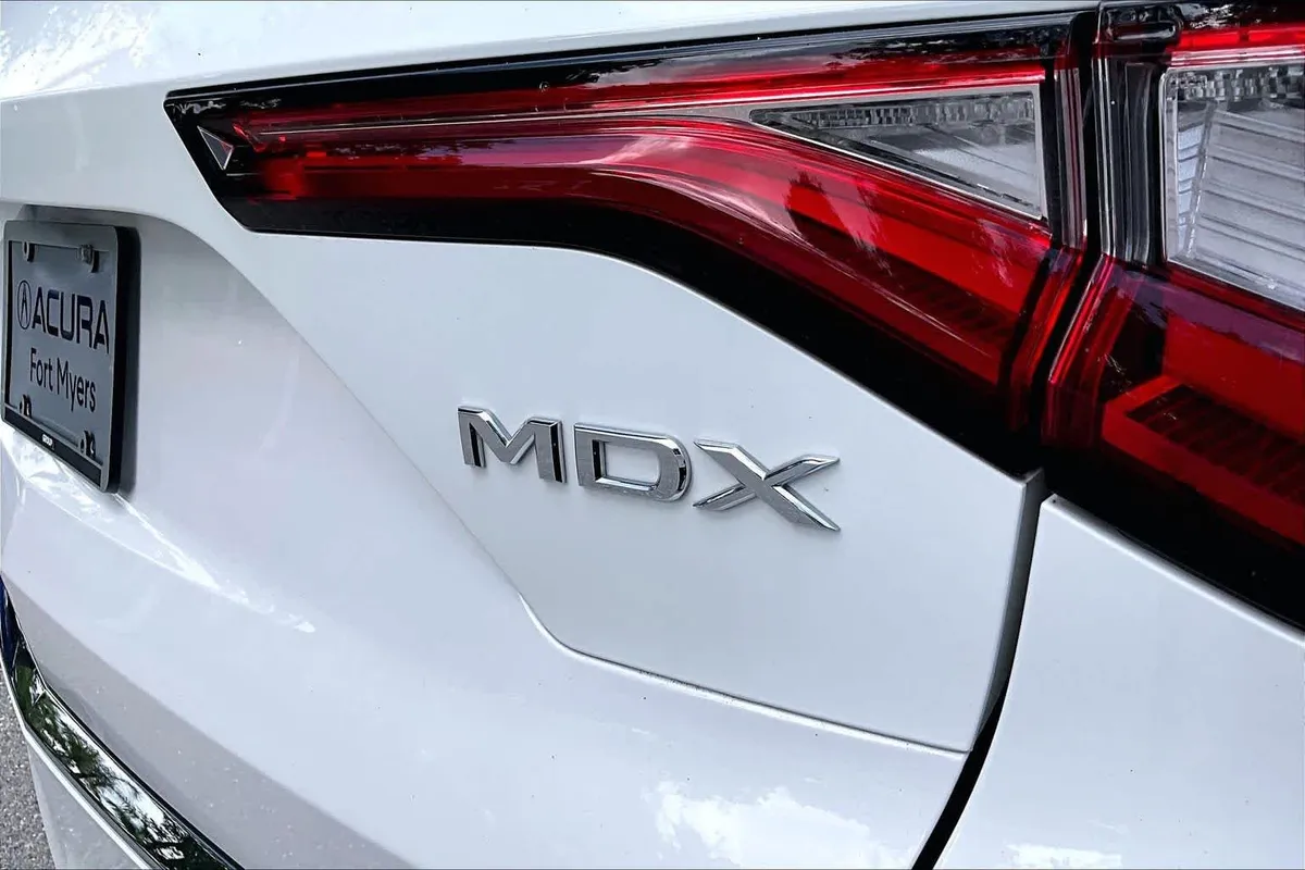 2024 Acura MDX thumbnail 10