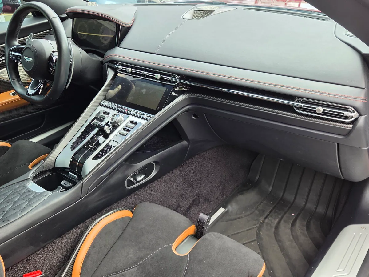2024 Aston Martin DB12 thumbnail 2