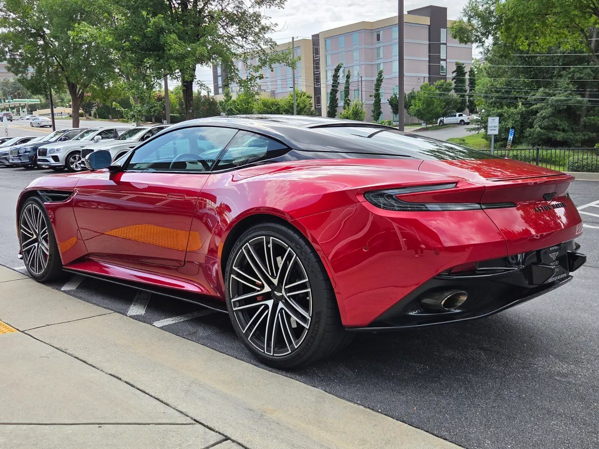 2024 Aston Martin DB12 thumbnail 3