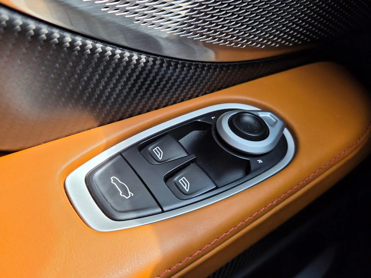2024 Aston Martin DB12 thumbnail 44