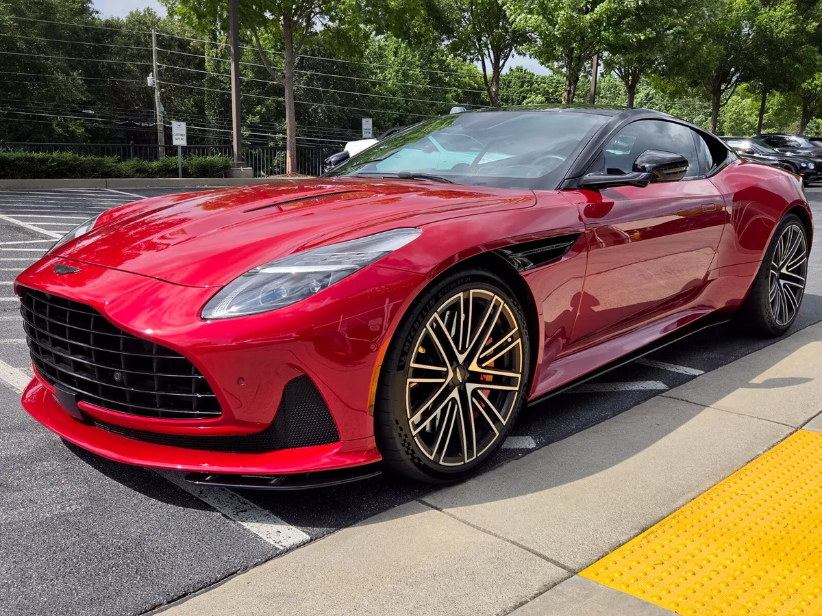 2024 Aston Martin DB12 thumbnail 7