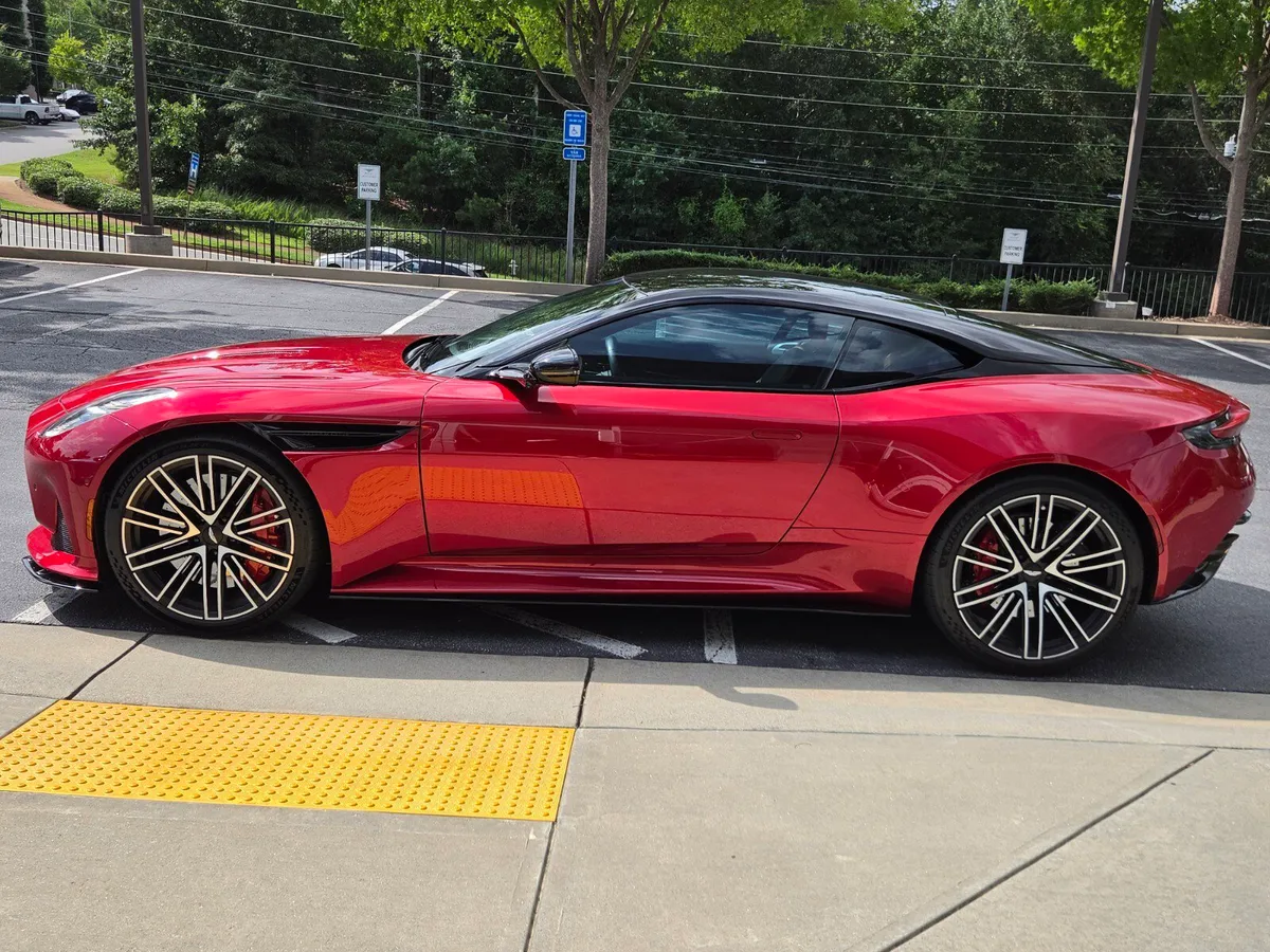 2024 Aston Martin DB12 thumbnail 8