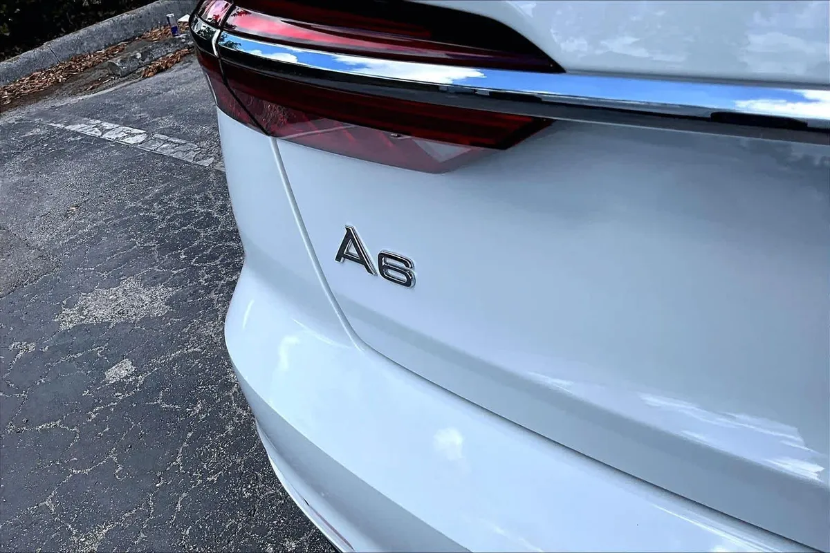 2024 Audi A6 Sedan Premium thumbnail 10