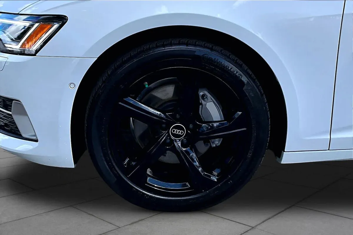 2024 Audi A6 Sedan Premium thumbnail 11