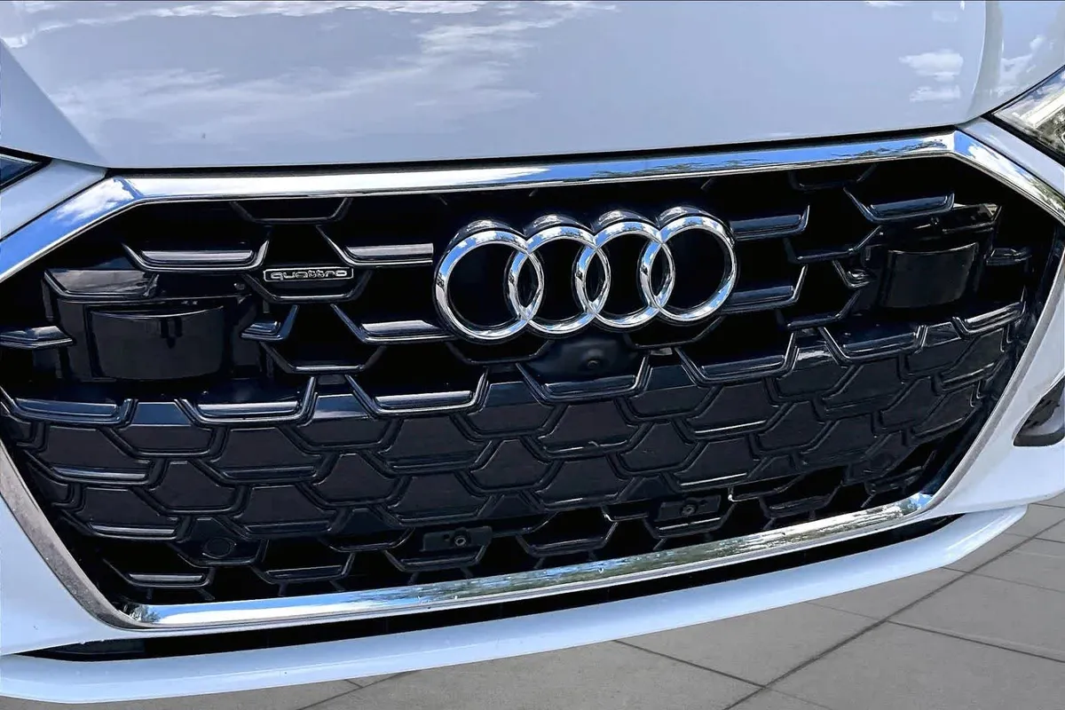 2024 Audi A6 Sedan Premium thumbnail 30