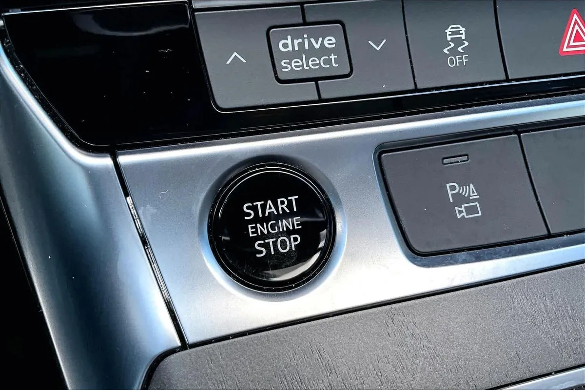 2024 Audi A6 Sedan Premium thumbnail 33