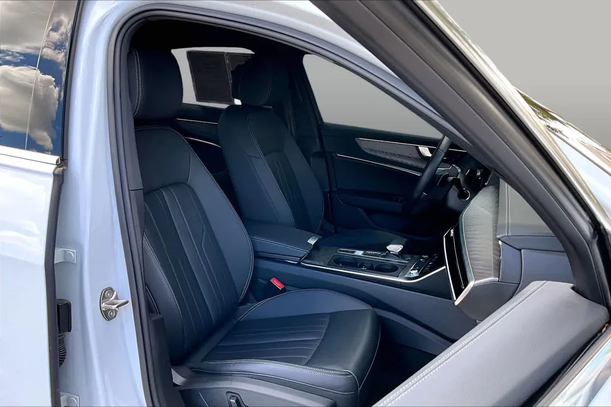 2024 Audi A6 Sedan Premium thumbnail 9