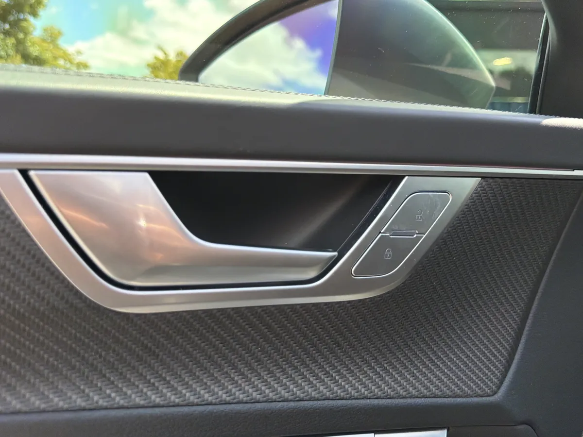 2024 Audi RS 6 Avant performance thumbnail 25