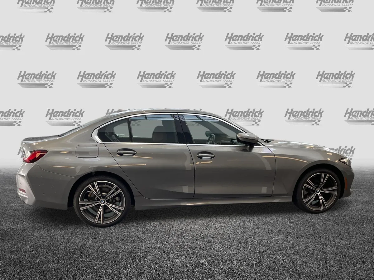 2024 BMW 3 Series 330i xDrive thumbnail 10