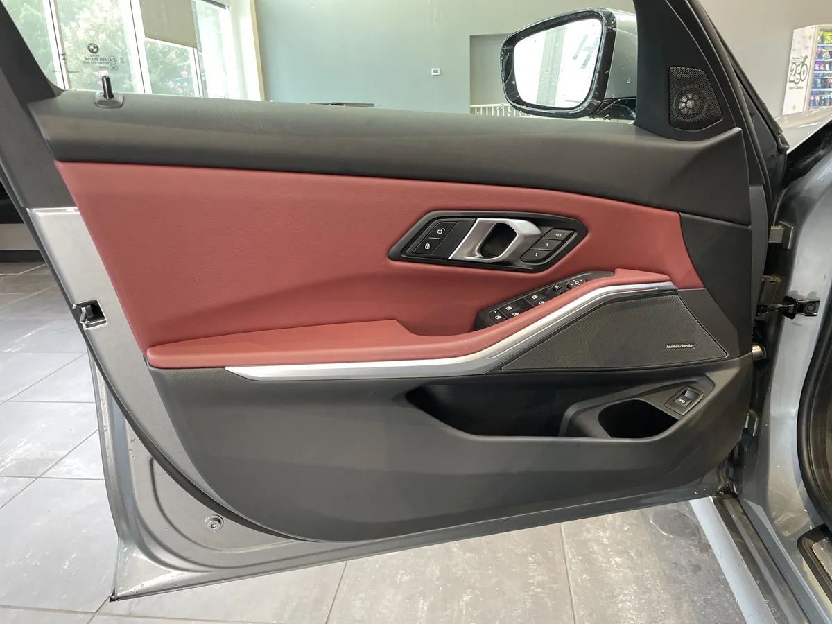 2024 BMW 3 Series 330i xDrive thumbnail 13