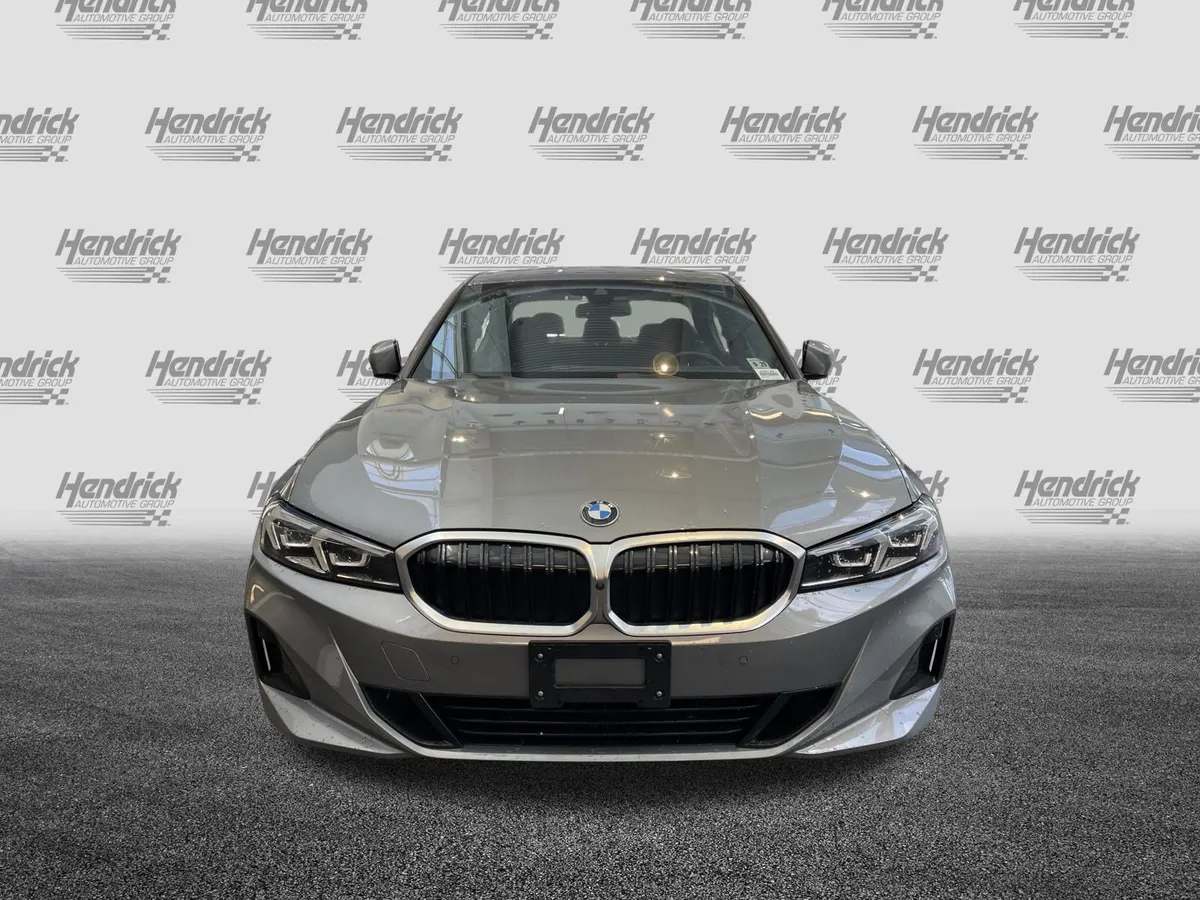2024 BMW 3 Series 330i xDrive thumbnail 2
