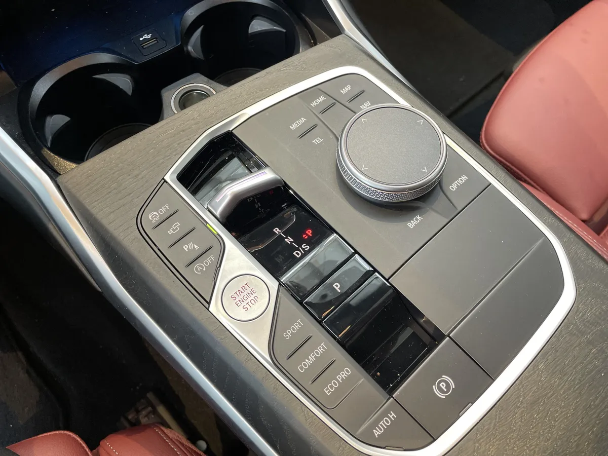 2024 BMW 3 Series 330i xDrive thumbnail 28