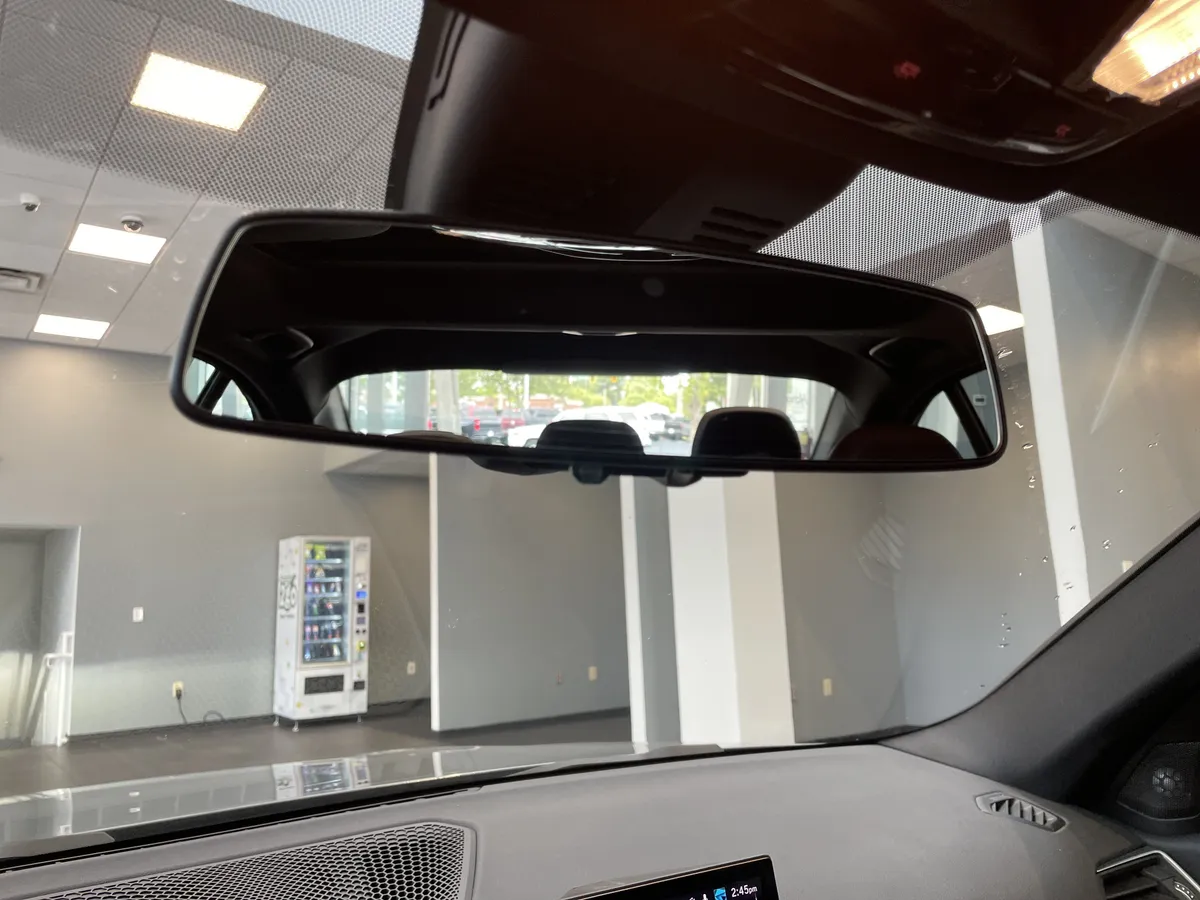 2024 BMW 3 Series 330i xDrive thumbnail 29