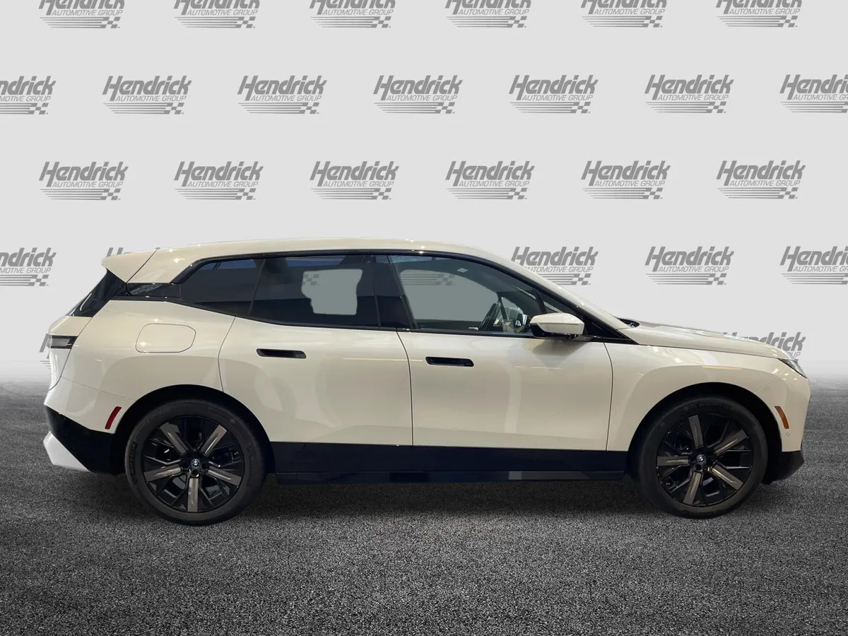 2024 BMW iX xDrive50 thumbnail 10