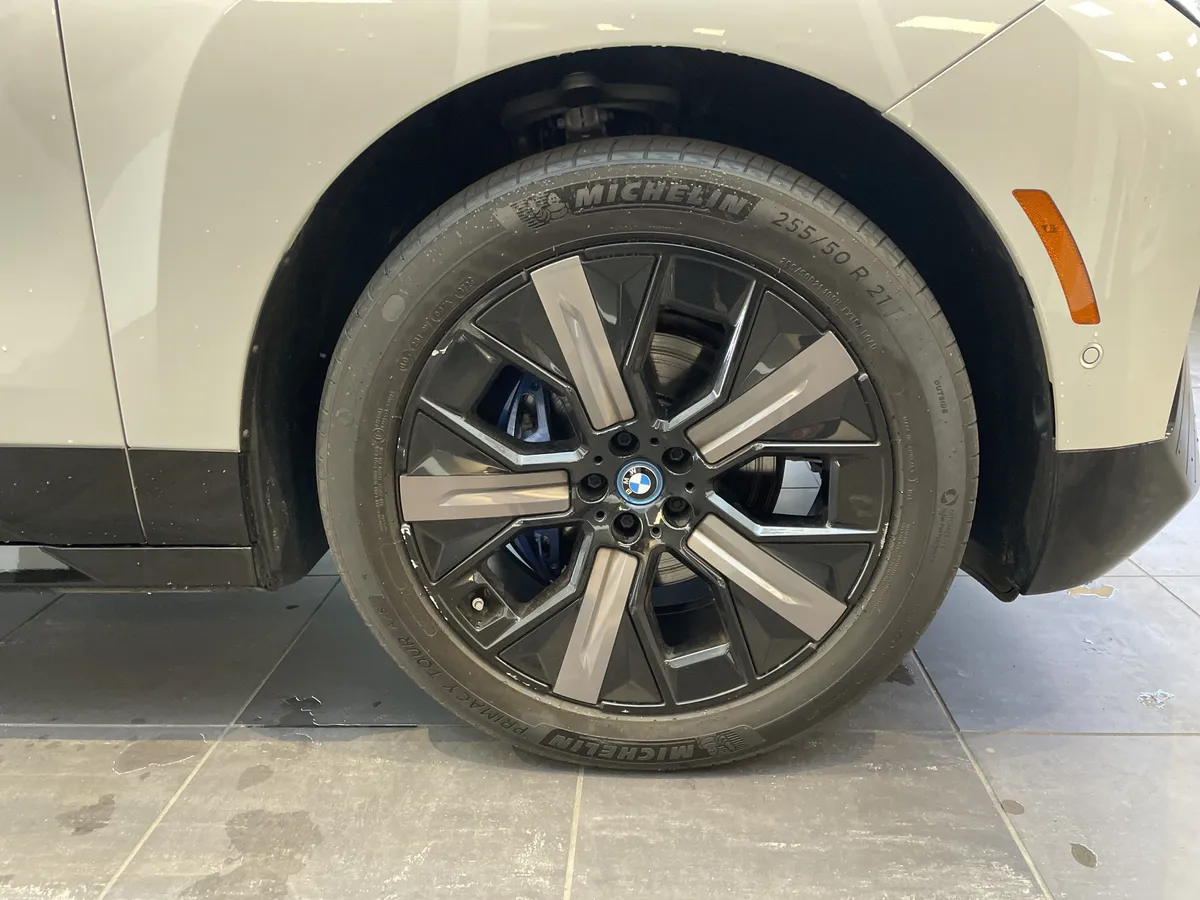 2024 BMW iX xDrive50 thumbnail 11