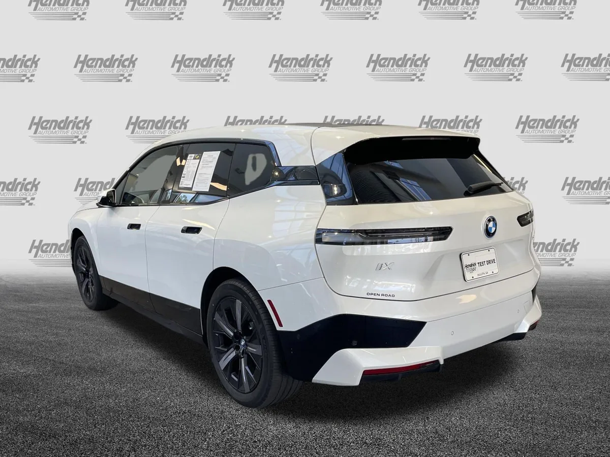 2024 BMW iX xDrive50 thumbnail 7