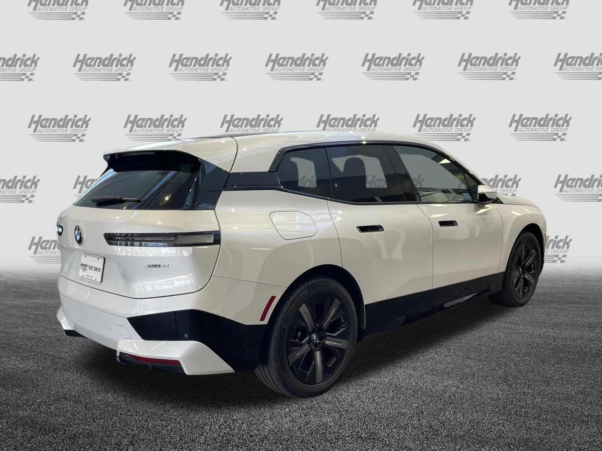2024 BMW iX xDrive50 thumbnail 9