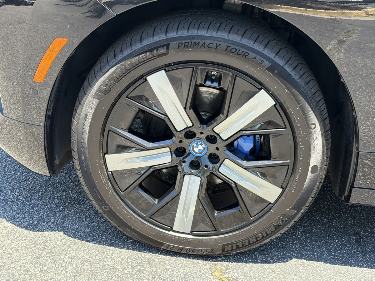 2024 BMW iX xDrive50 thumbnail 27