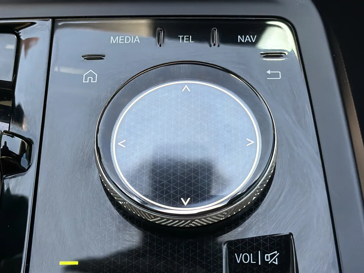 2024 BMW iX xDrive50 thumbnail 7