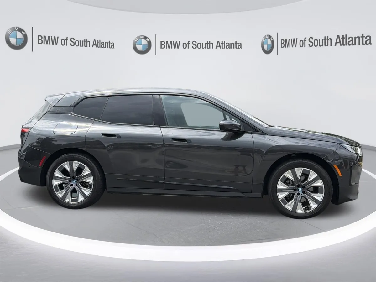 2024 BMW iX xDrive50 thumbnail 25