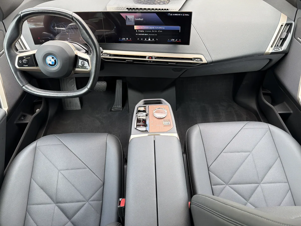 2024 BMW iX xDrive50 thumbnail 3