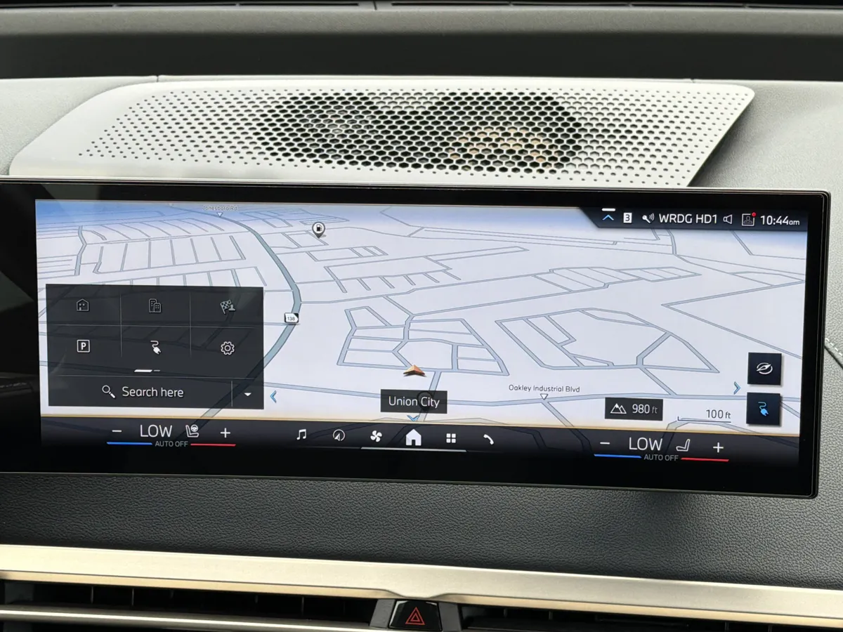 2024 BMW iX xDrive50 thumbnail 4