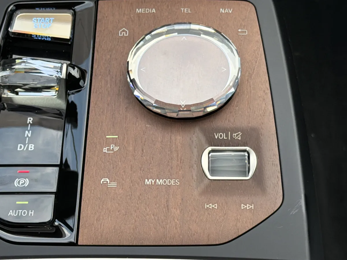 2024 BMW iX xDrive50 thumbnail 7