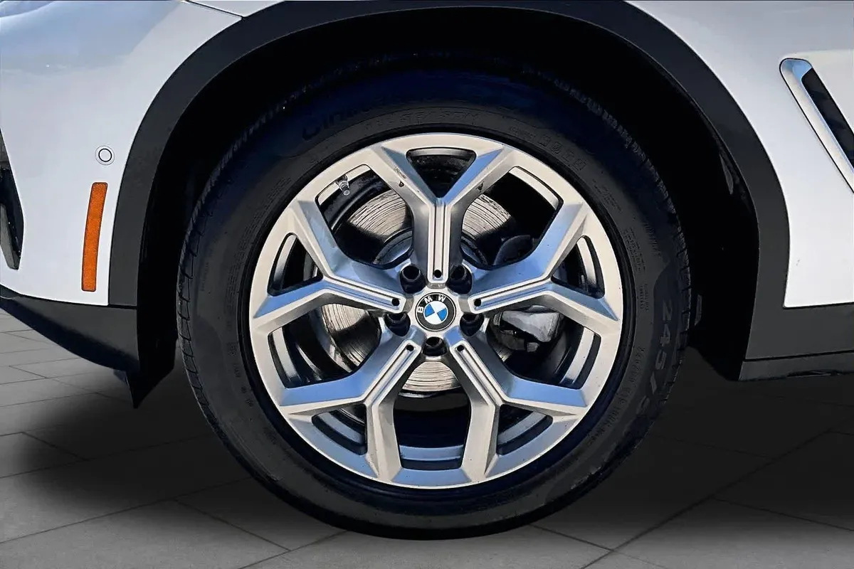 2024 BMW X4 xDrive30i xDrive30i thumbnail 11