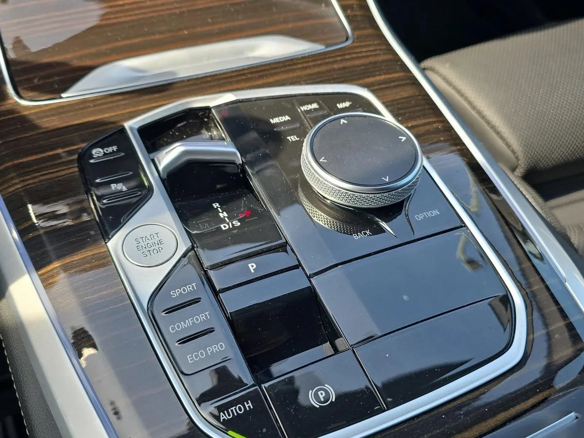 2024 BMW X5 sDrive40i thumbnail 16