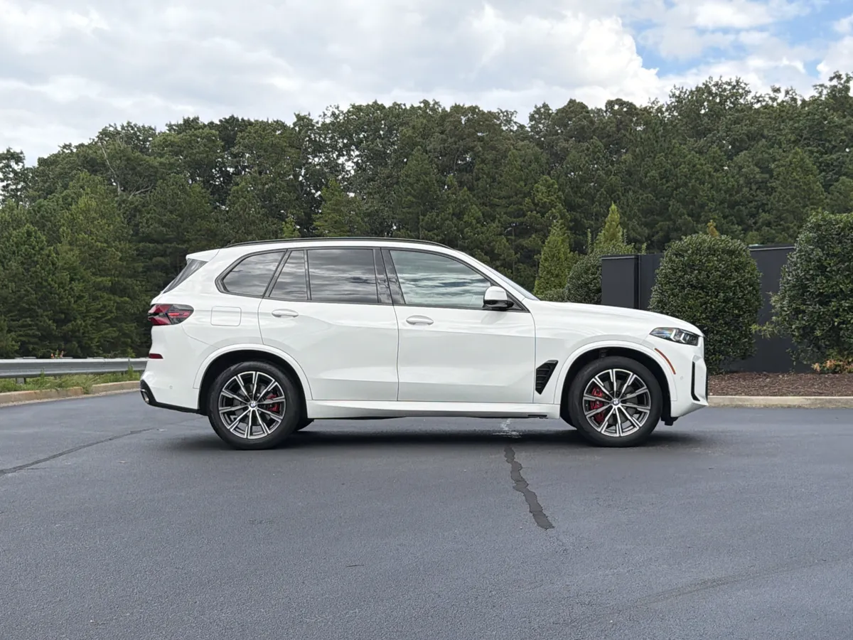 2024 BMW X5 xDrive40i thumbnail 4
