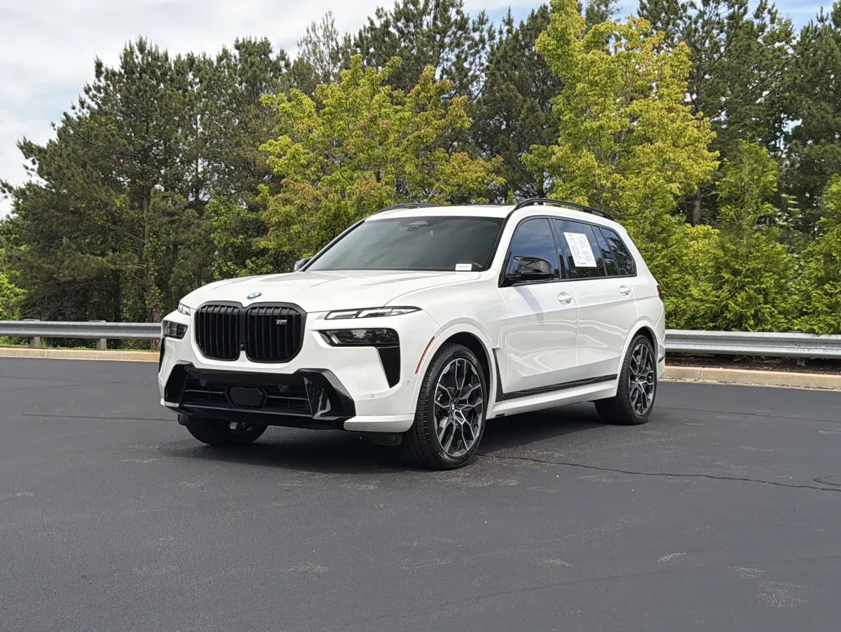 2024 BMW X7 M60i thumbnail 14