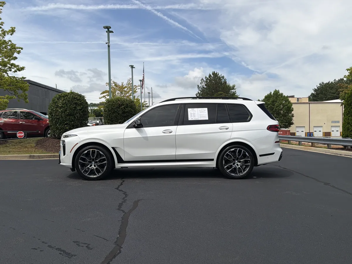 2024 BMW X7 M60i thumbnail 15