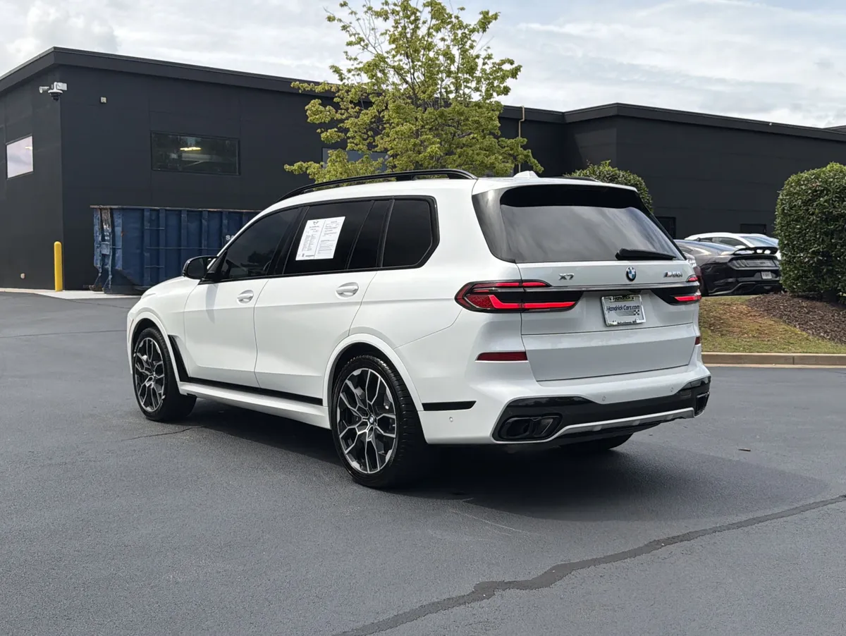 2024 BMW X7 M60i thumbnail 16