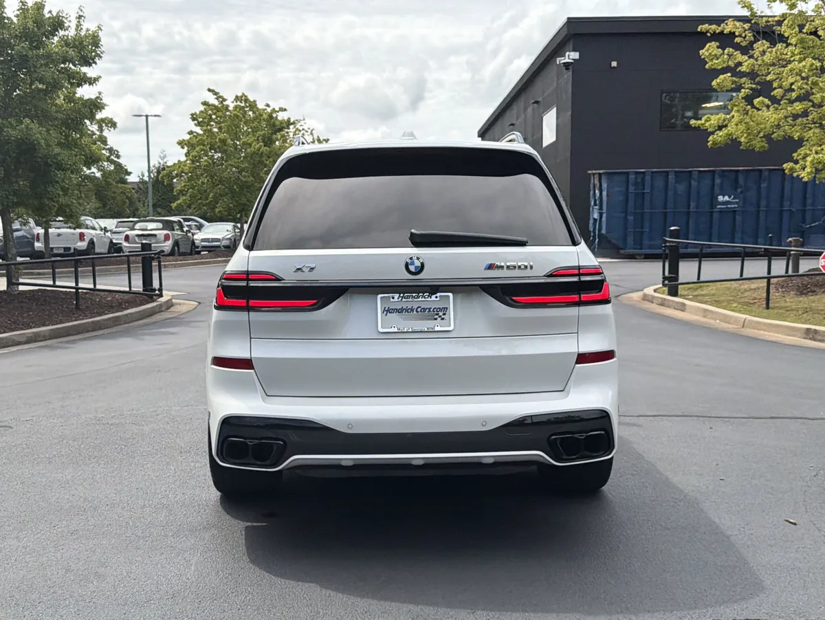 2024 BMW X7 M60i thumbnail 17