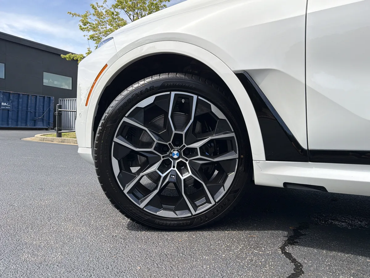 2024 BMW X7 M60i thumbnail 18