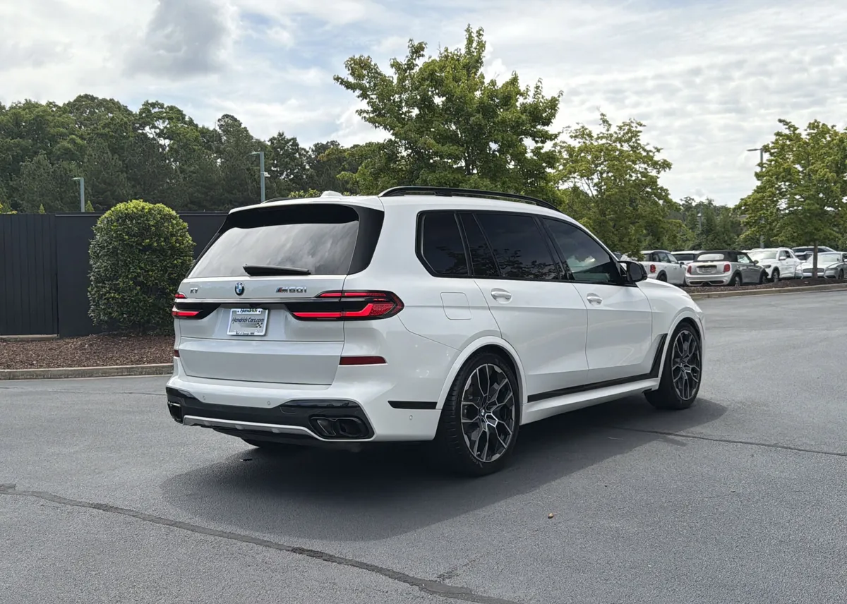 2024 BMW X7 M60i thumbnail 2