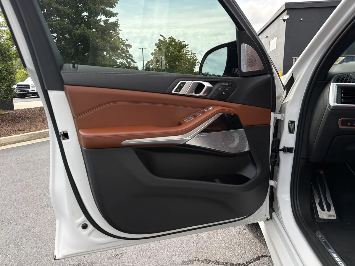 2024 BMW X7 M60i thumbnail 22