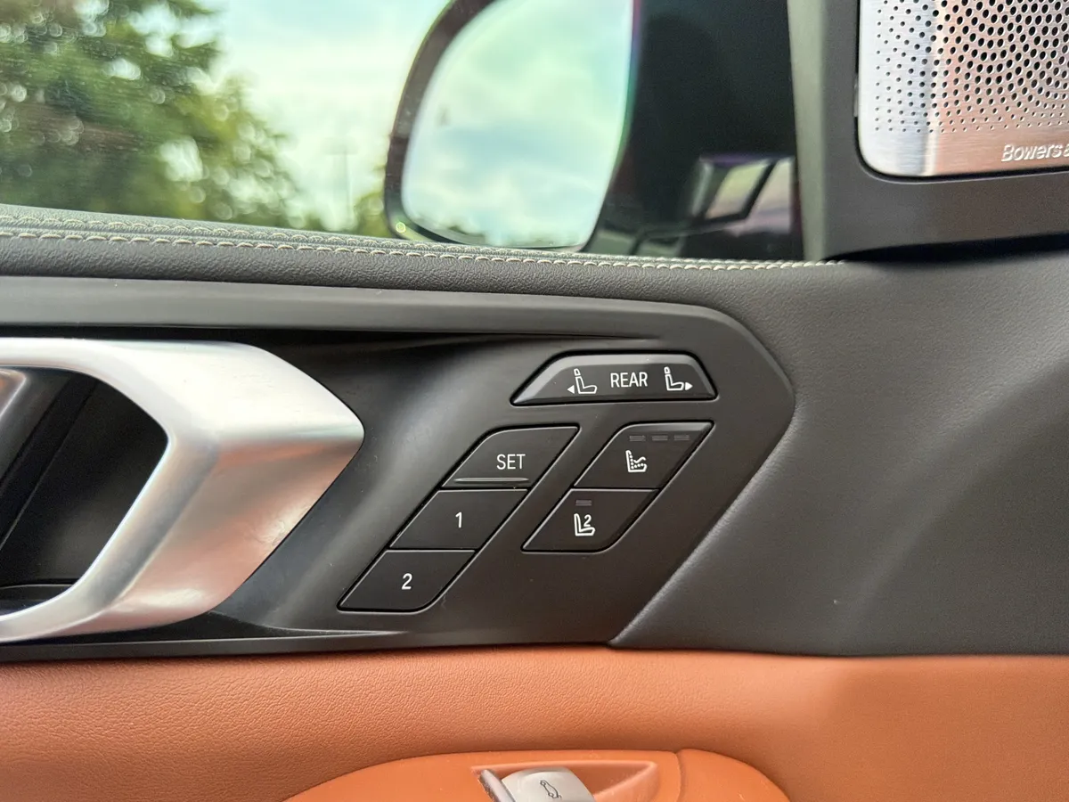 2024 BMW X7 M60i thumbnail 23