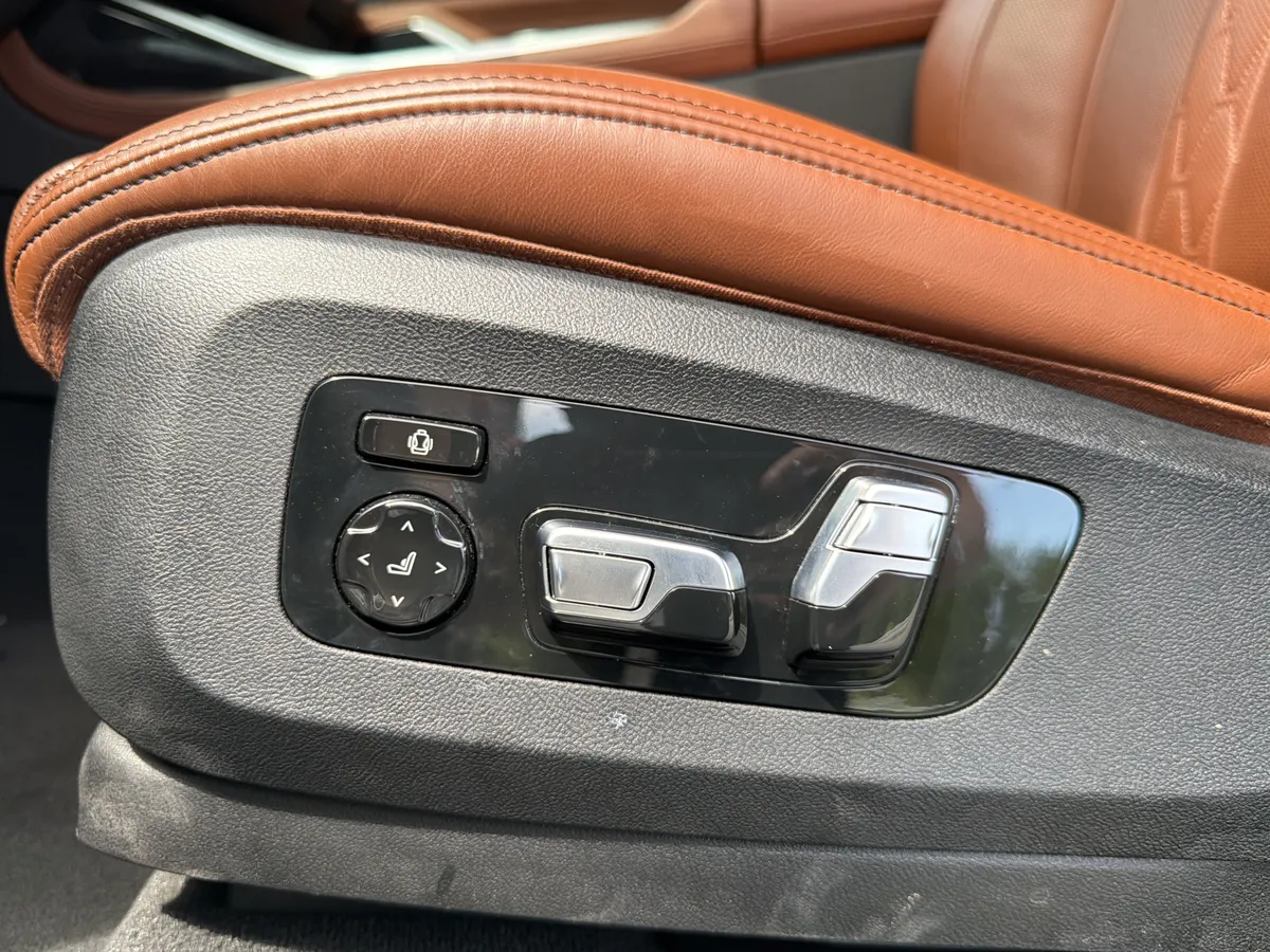 2024 BMW X7 M60i thumbnail 27