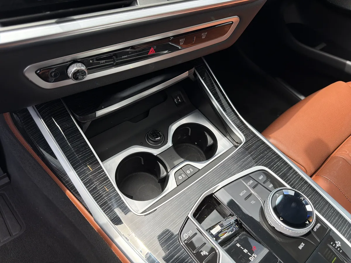 2024 BMW X7 M60i thumbnail 38