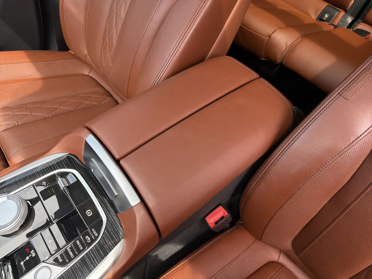 2024 BMW X7 M60i thumbnail 39