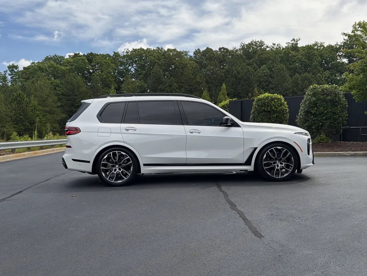 2024 BMW X7 M60i thumbnail 4