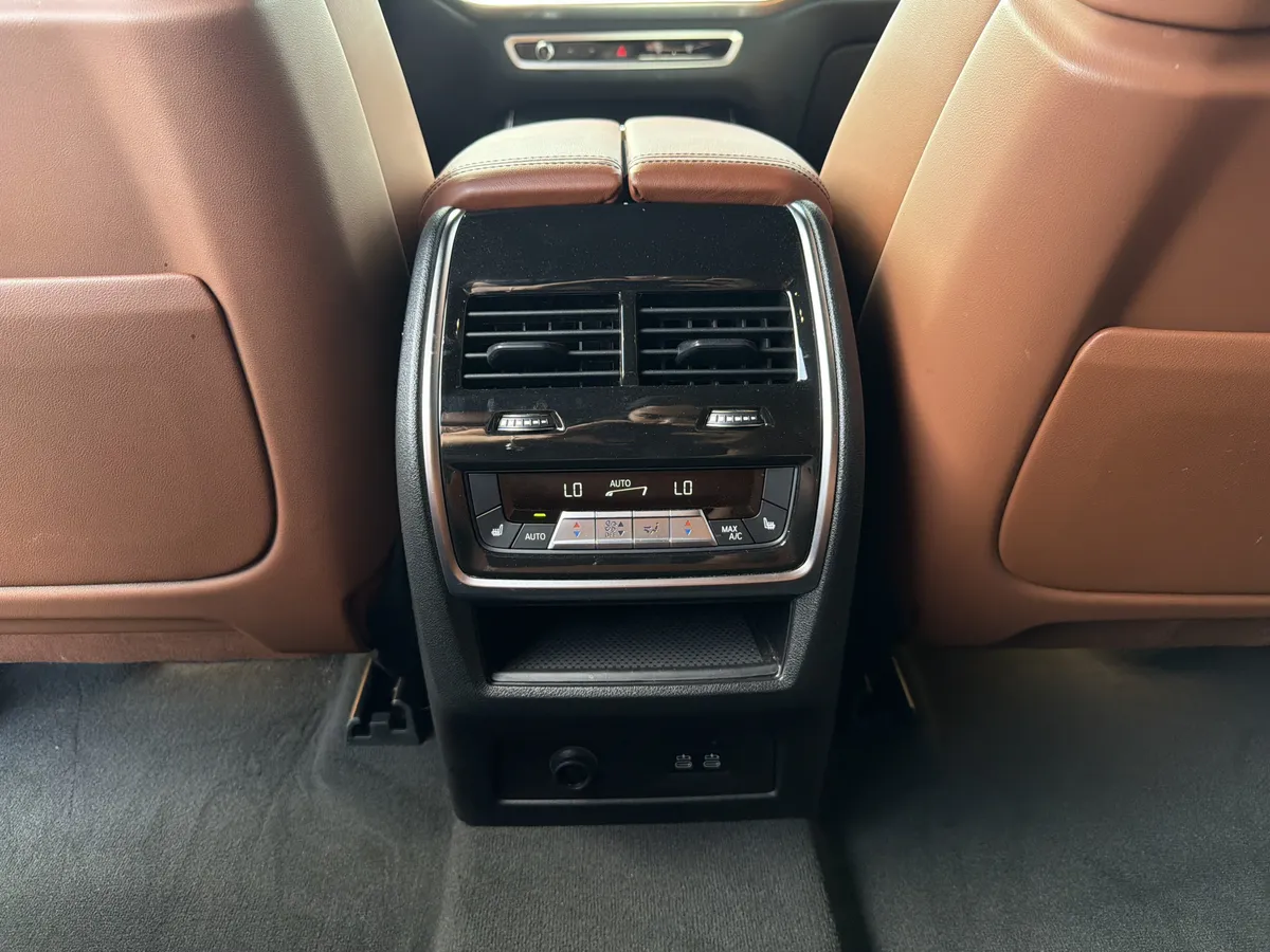 2024 BMW X7 M60i thumbnail 42