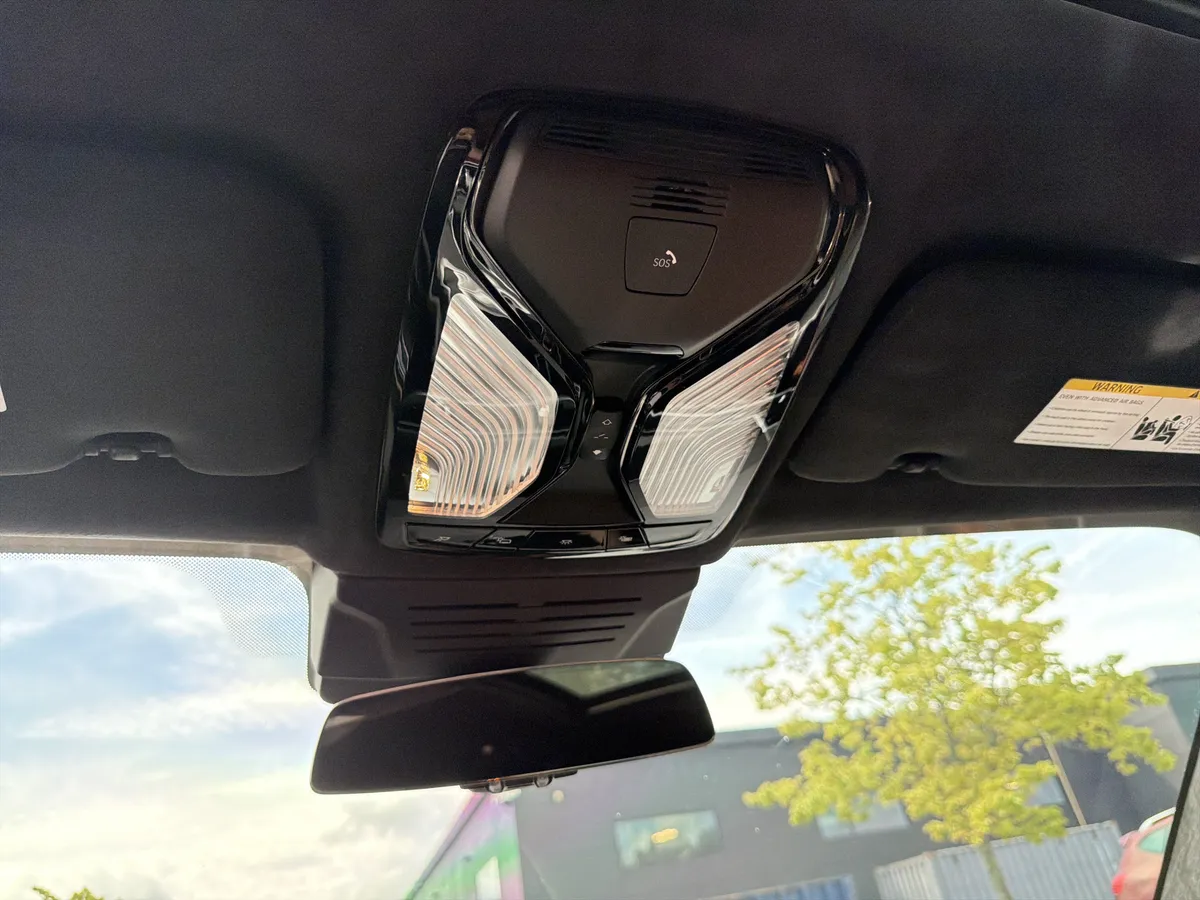 2024 BMW X7 M60i thumbnail 46
