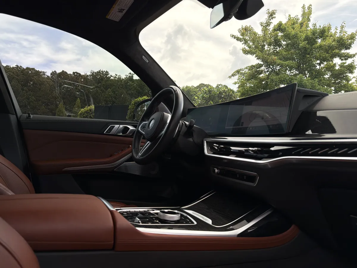 2024 BMW X7 M60i thumbnail 5